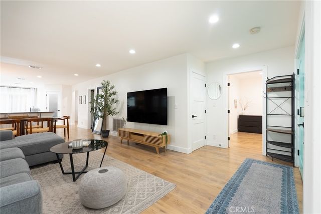 135 N Vendome Street, Los Angeles, CA 90026