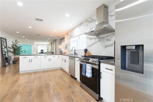 135 N Vendome Street, Los Angeles, CA 90026