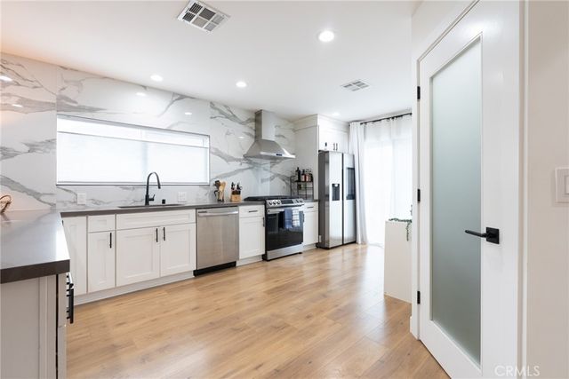 135 N Vendome Street, Los Angeles, CA 90026