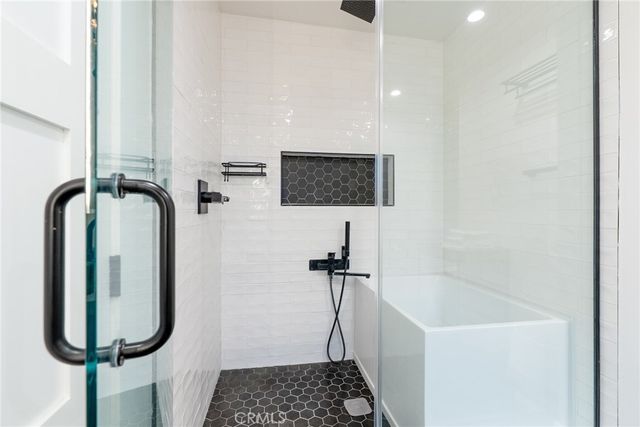 135 N Vendome Street, Los Angeles, CA 90026