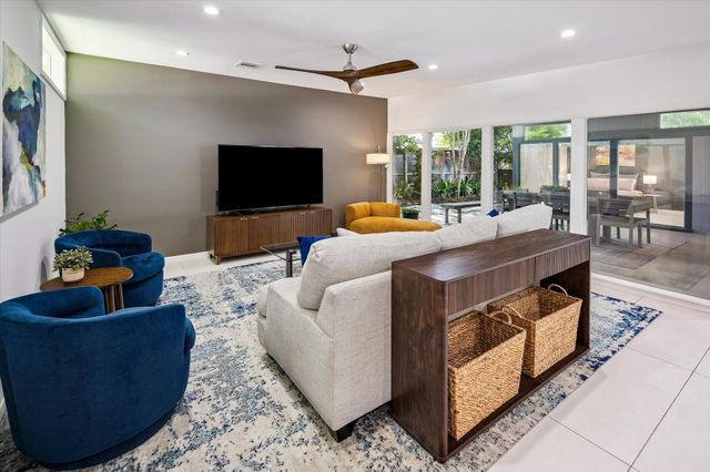 9769 Oak Point Drive, Houston, TX 77055