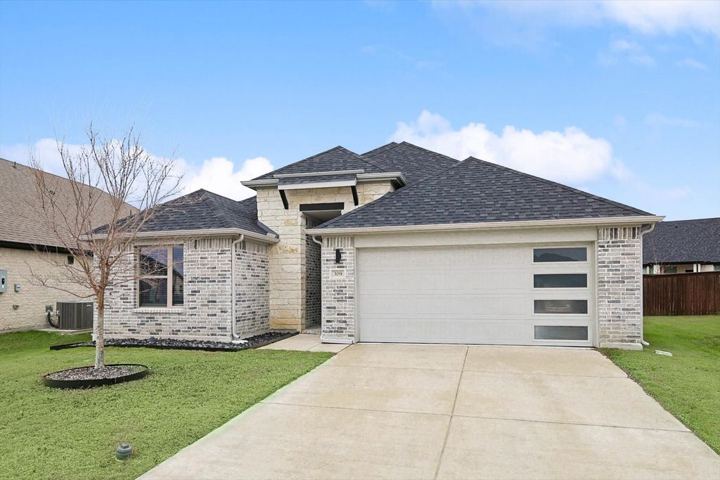309 Ember Circle, Waxahachie, TX 75165