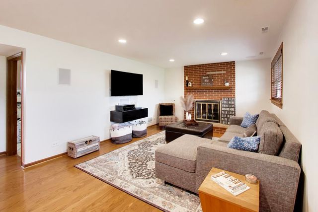 1531 S Princeton Avenue, Arlington Heights, IL 60005