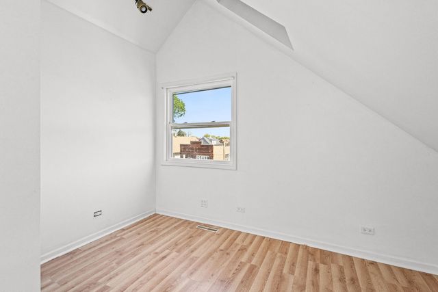 5230 S Lockwood Avenue, Chicago, IL 60638