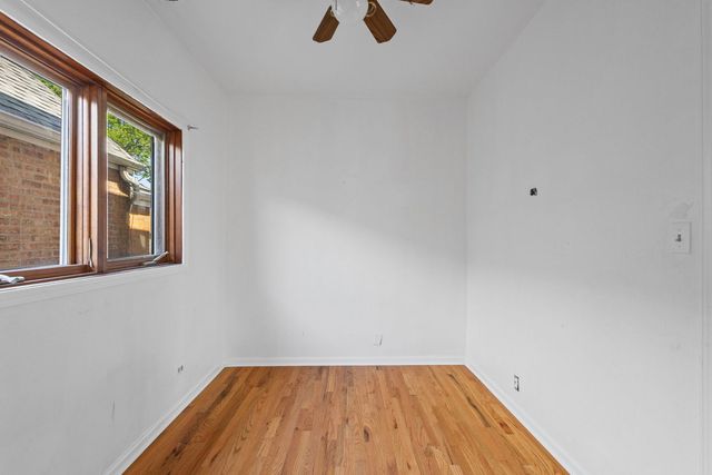 5230 S Lockwood Avenue, Chicago, IL 60638
