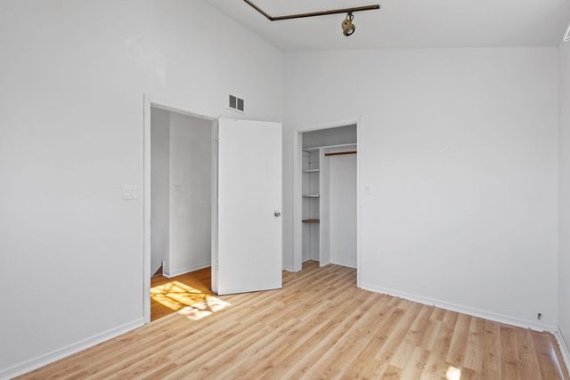 5230 S Lockwood Avenue, Chicago, IL 60638