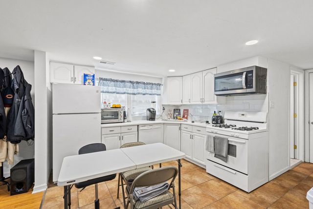 5230 S Lockwood Avenue, Chicago, IL 60638