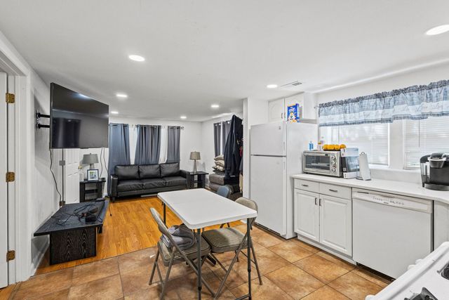5230 S Lockwood Avenue, Chicago, IL 60638