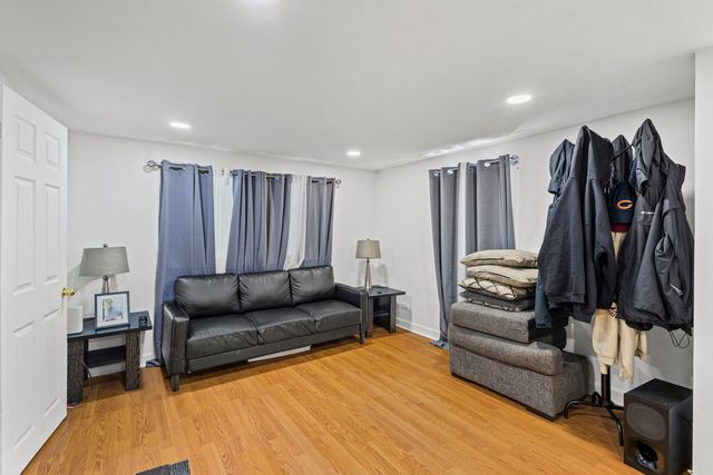 5230 S Lockwood Avenue, Chicago, IL 60638