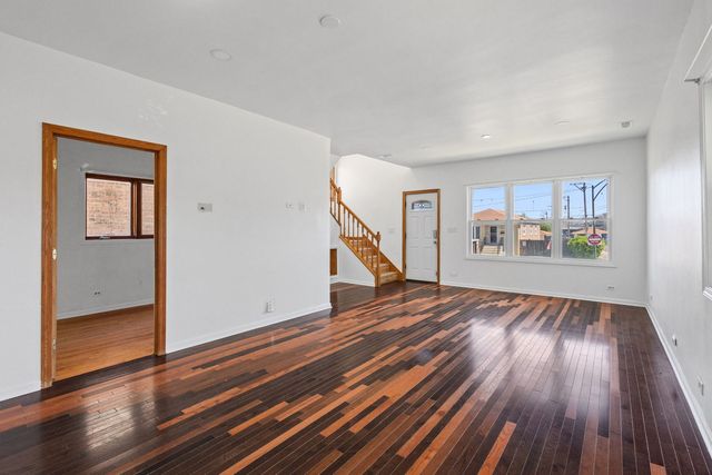 5230 S Lockwood Avenue, Chicago, IL 60638