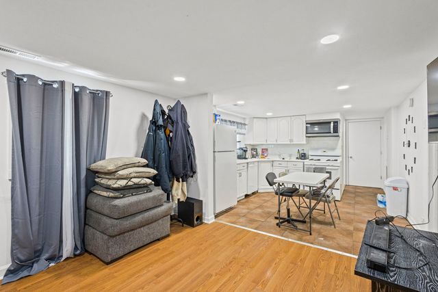 5230 S Lockwood Avenue, Chicago, IL 60638