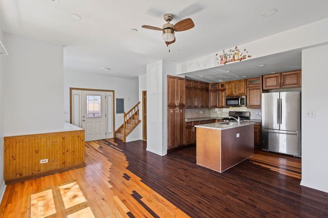 5230 S Lockwood Avenue, Chicago, IL 60638