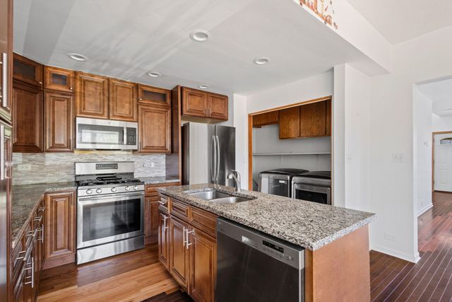 5230 S Lockwood Avenue, Chicago, IL 60638