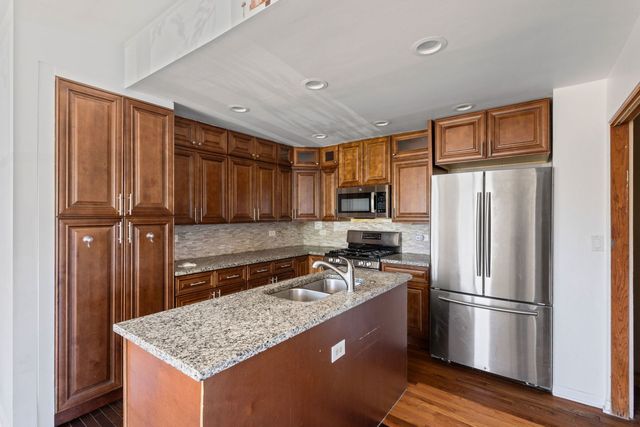 5230 S Lockwood Avenue, Chicago, IL 60638