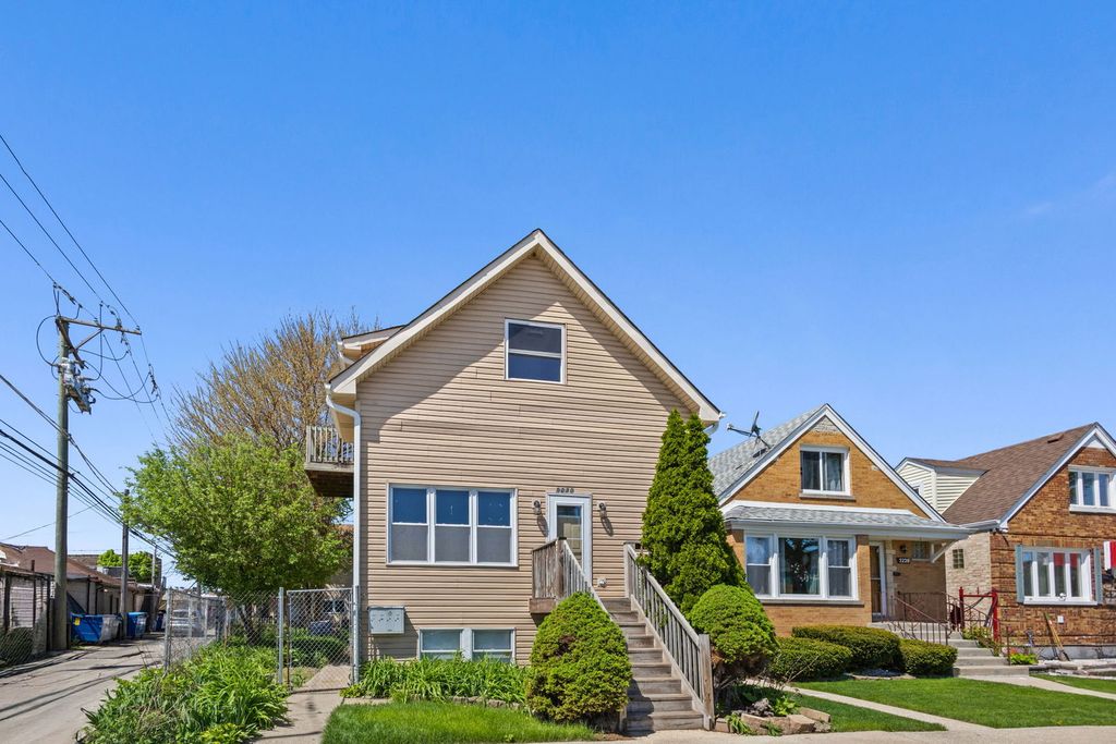 5230 S Lockwood Avenue, Chicago, IL 60638