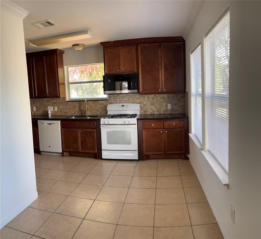 4911 Oleander Street B, Pasadena, TX 77586