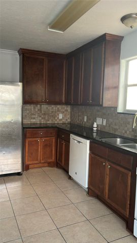 4911 Oleander Street B, Pasadena, TX 77586