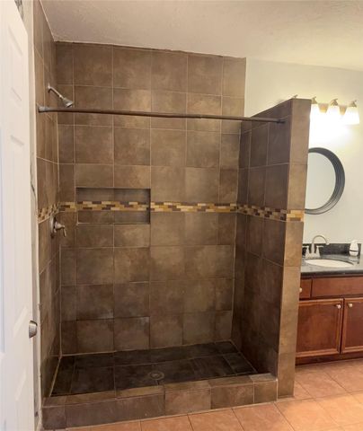 4911 Oleander Street B, Pasadena, TX 77586