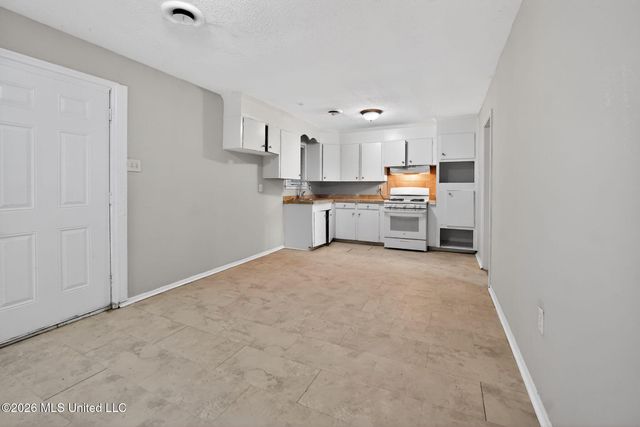 5559 Queen Mary Lane, Jackson, MS 39209