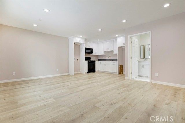 7302 N Firmament Avenue, Van Nuys (los Angeles), CA 91406