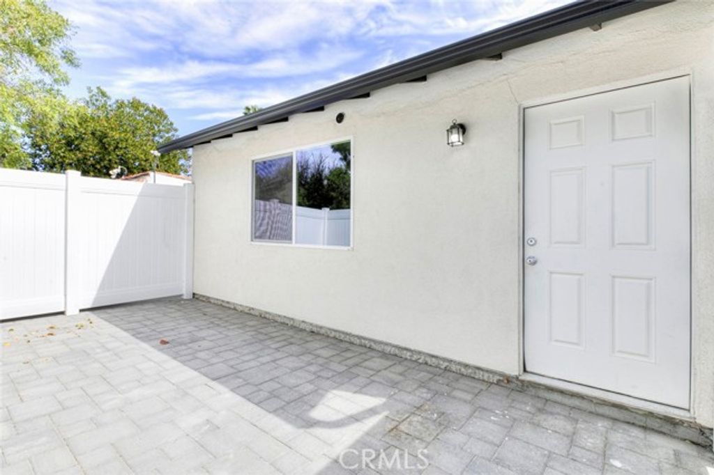 7302 N Firmament Avenue, Van Nuys (los Angeles), CA 91406