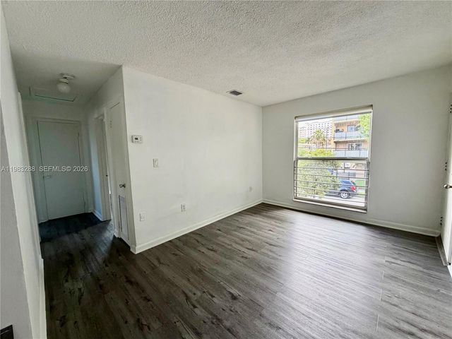 1305 NW 4th St 3, Miami, FL 33125