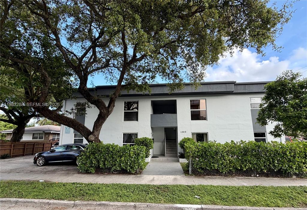 1305 NW 4th St 3, Miami, FL 33125