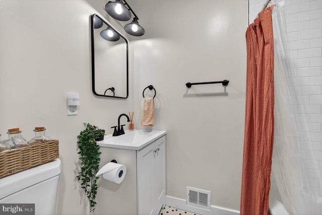 4010 NOVAR DR, Chantilly, VA 20151