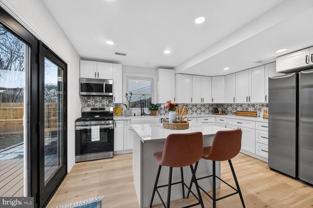 4010 NOVAR DR, Chantilly, VA 20151