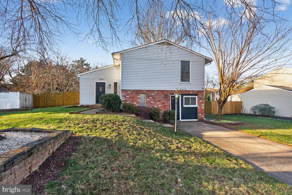 4010 NOVAR DR, Chantilly, VA 20151