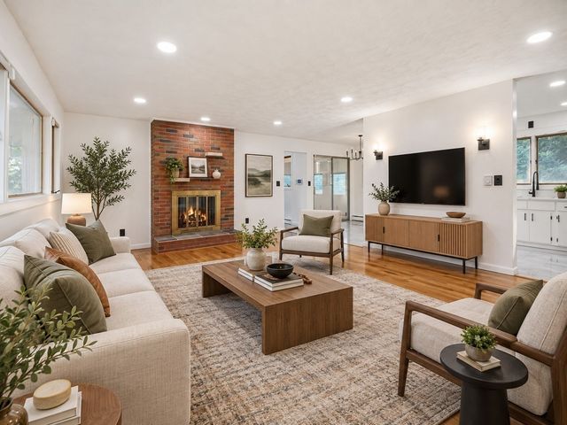 74 Springfield St, Springfield, MA 01107