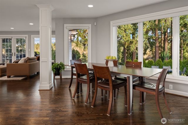 2242 79th Avenue NE, Medina, WA 98039