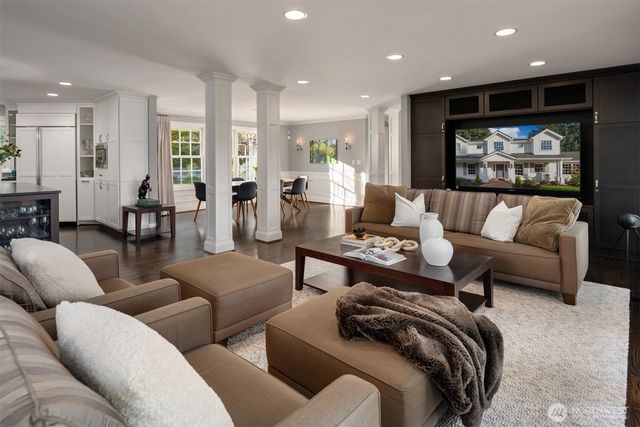 2242 79th Avenue NE, Medina, WA 98039