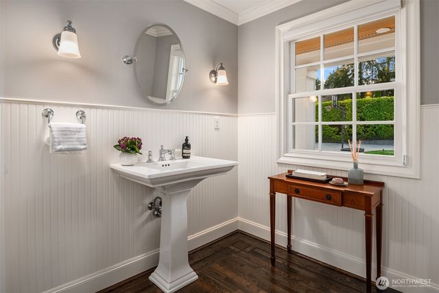 2242 79th Avenue NE, Medina, WA 98039