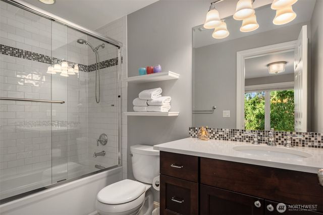 2242 79th Avenue NE, Medina, WA 98039