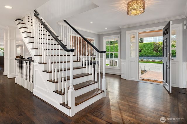 2242 79th Avenue NE, Medina, WA 98039