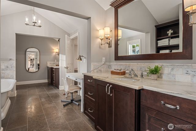 2242 79th Avenue NE, Medina, WA 98039