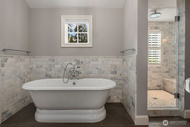 2242 79th Avenue NE, Medina, WA 98039