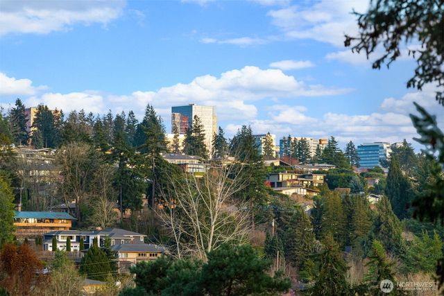 2242 79th Avenue NE, Medina, WA 98039