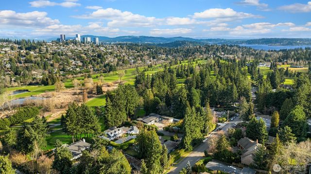 2242 79th Avenue NE, Medina, WA 98039