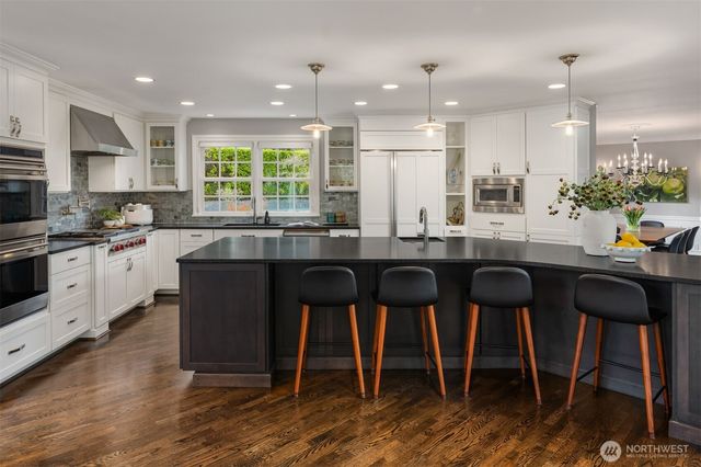 2242 79th Avenue NE, Medina, WA 98039