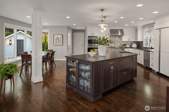 2242 79th Avenue NE, Medina, WA 98039