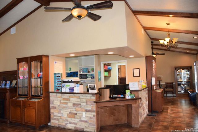 405 Paris, Castroville, TX 78009