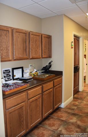 405 Paris, Castroville, TX 78009