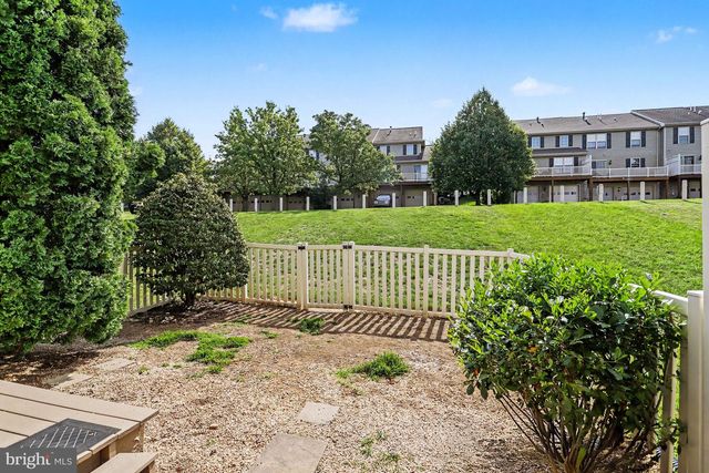 634 LAUSCH LN, Lancaster, PA 17601