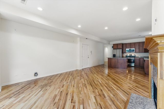7018 N Ashland Boulevard 1N, Chicago, IL 60626