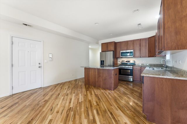7018 N Ashland Boulevard 1N, Chicago, IL 60626