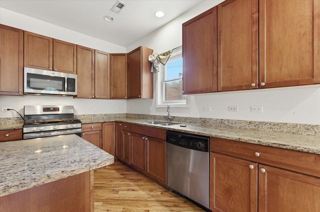 7018 N Ashland Boulevard 1N, Chicago, IL 60626