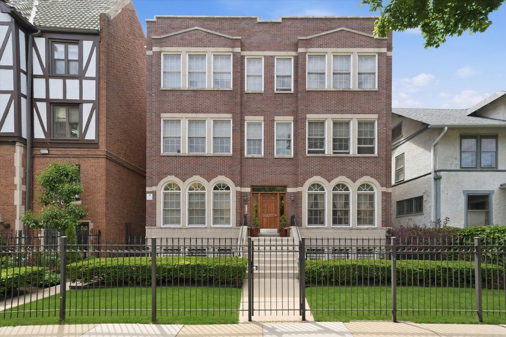 7018 N Ashland Boulevard 1N, Chicago, IL 60626