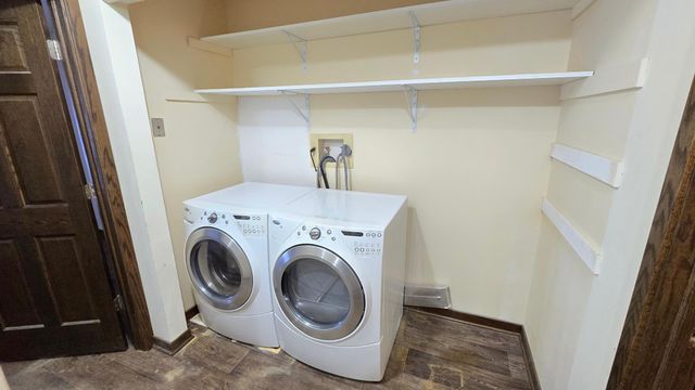 35 Nathan Lane N 114, Plymouth, MN 55441